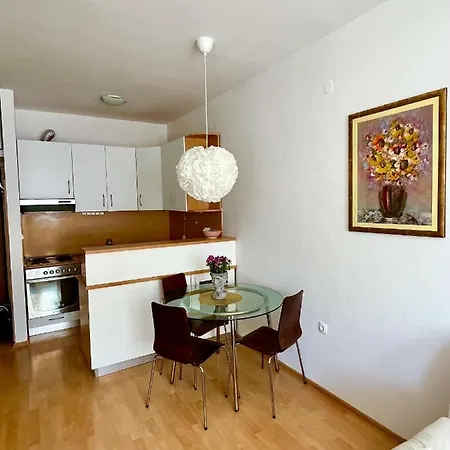 Lu 3 Apartment *